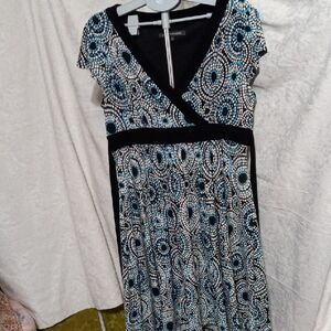 Elegant Black and Blue Patterned Dress